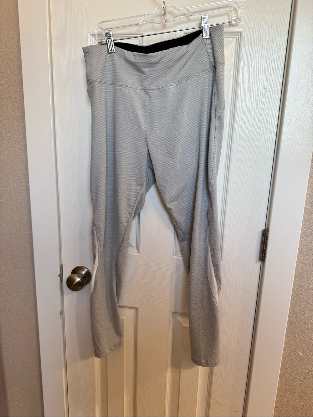 VOGO Athletica Light Gray Women's Leggings